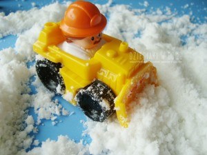 śnieg domowej roboty - kreatywna zabawa dla dzieci