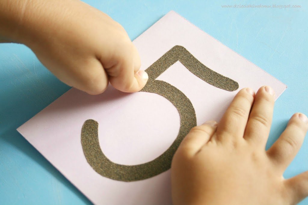 Szorstkie cyferki - nauka liczb inspirowana metodą Montessori