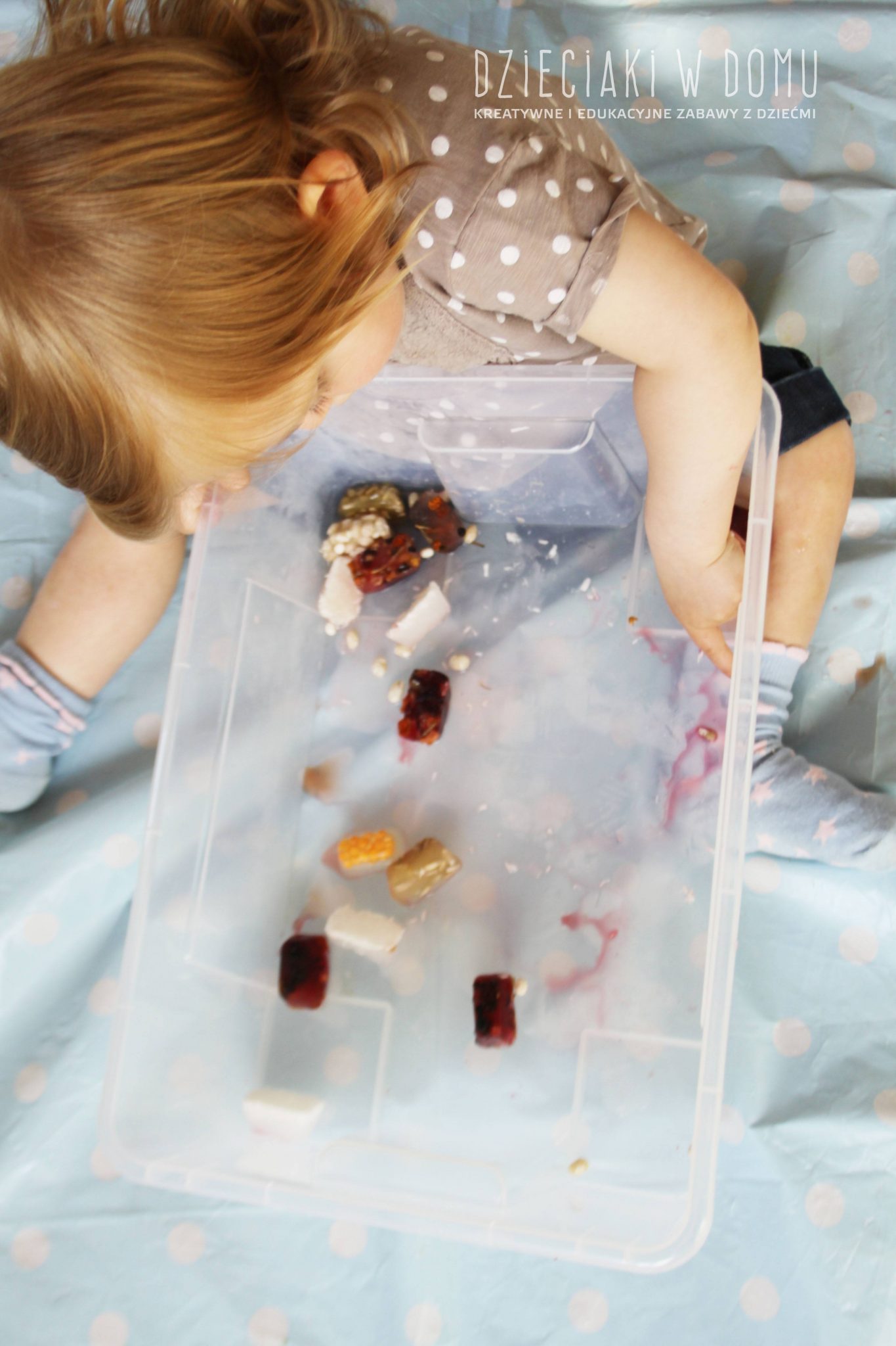 Lód pełen kolorów, smaku i faktur - zabawa sensoryczna dla maluchów