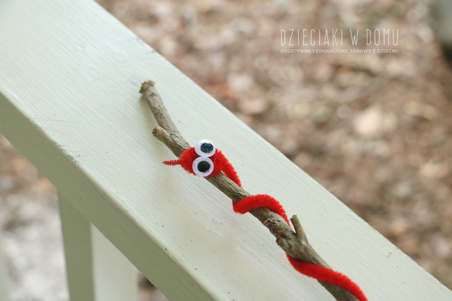 węże z kreatywnych drucików - kreatywna praca dla dzieci