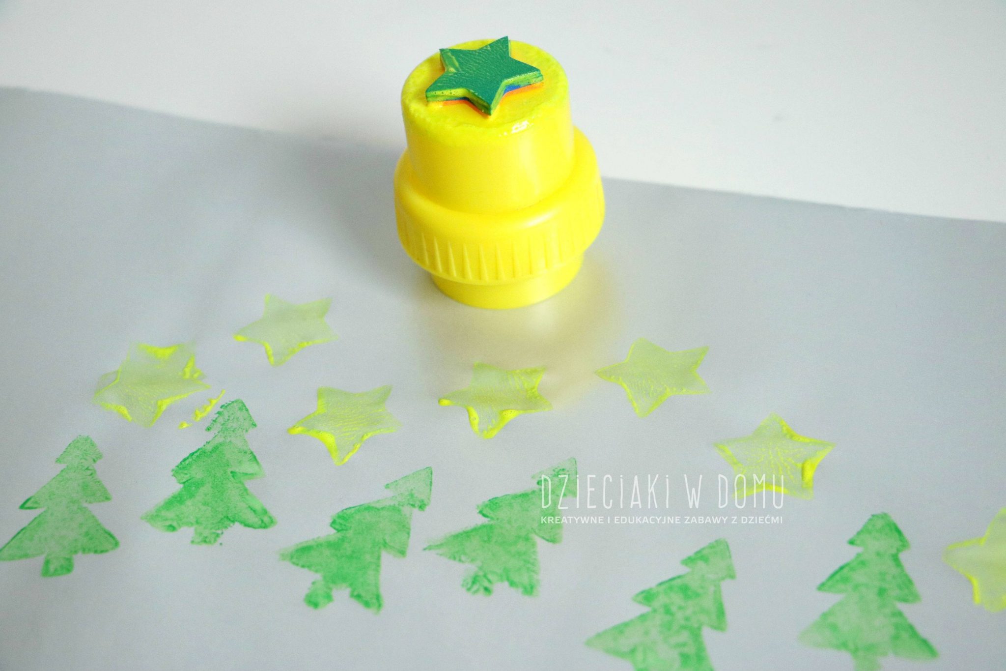 Stempeki dla dzieci zrobione z nakrętek domowym sposobem DIY - zestaw świąteczny - gwiazdka