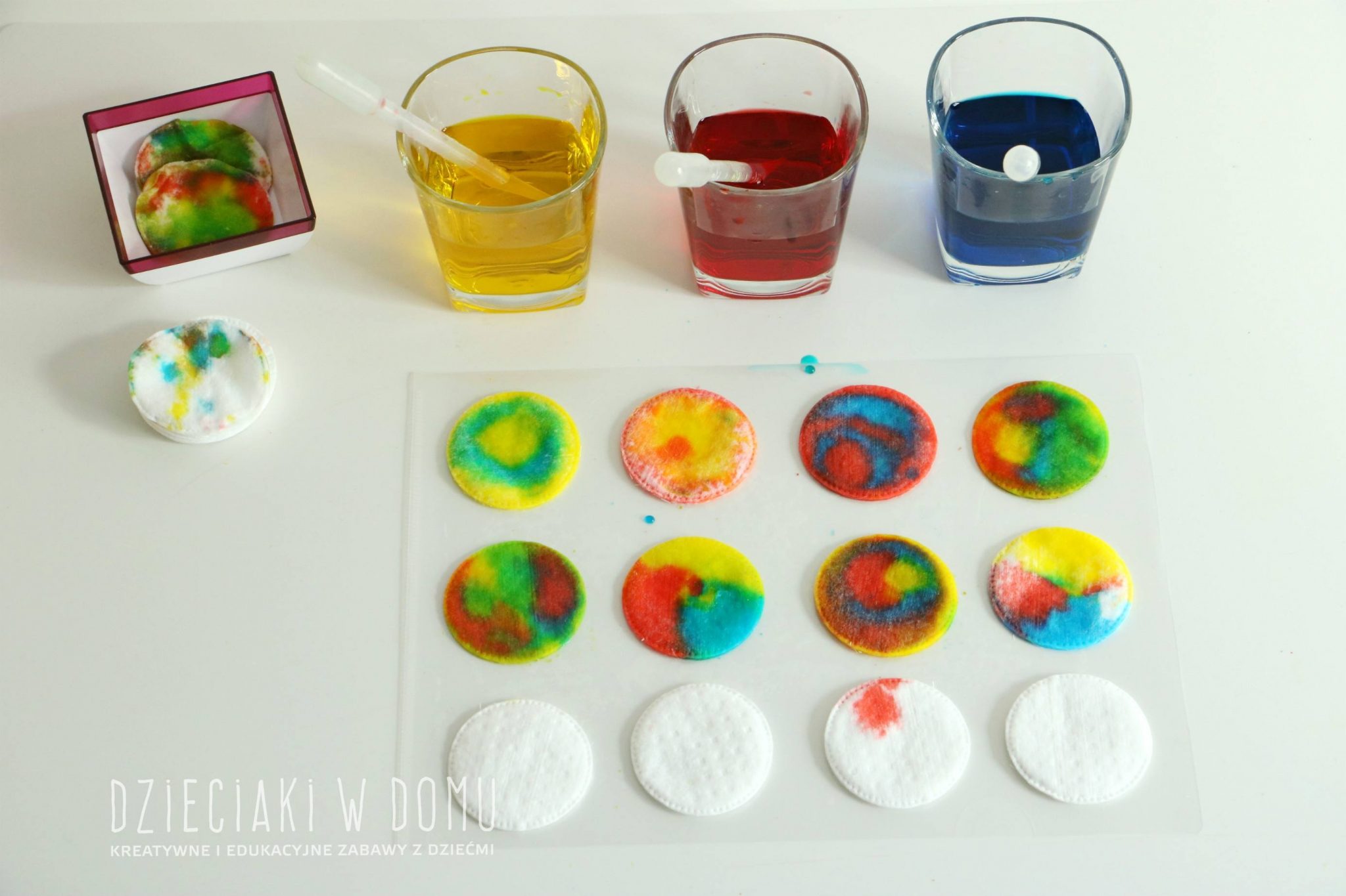 Eksperymentowanie z kolorami - zabawa dla dzieci