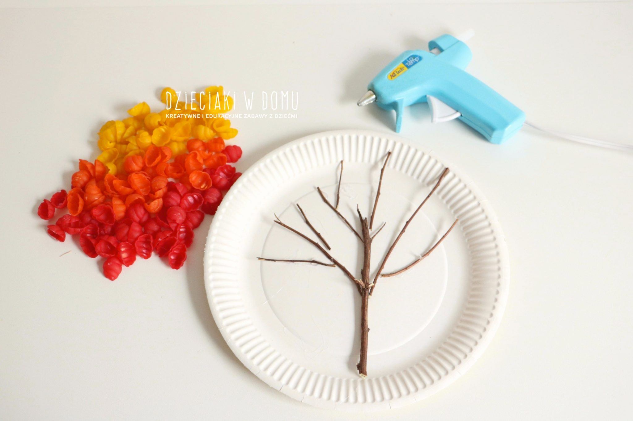 jesienne drzewko - praca plastyczna dla dzieci